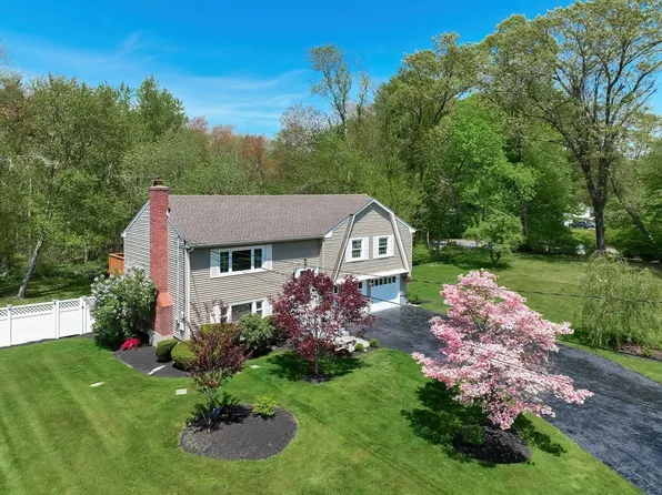 13 Doyle Cir, Framingham, MA 01701