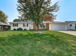 610 4th St, Waunakee, WI 53597