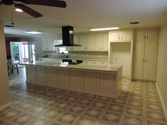 2nd image of 1070 Susan Ct