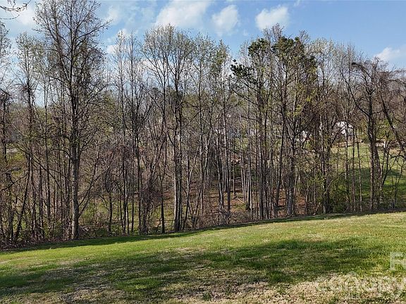 4th image of 309 Morehead Rd