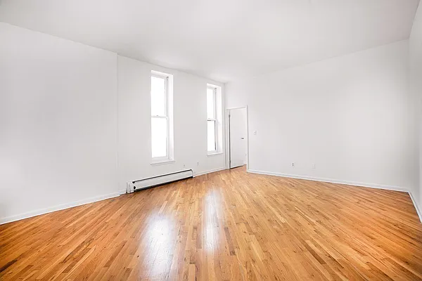 Rented by Waldstar Real Estate LLC | media 16