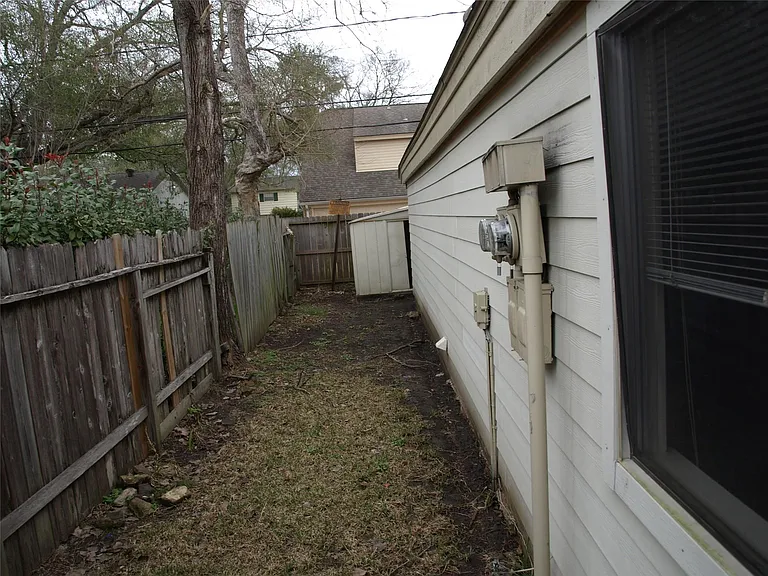 10806 Lynbrook Dr #B — Photo 21