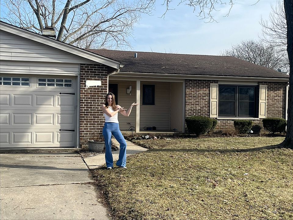 1st image of 775 Boxwood Ln