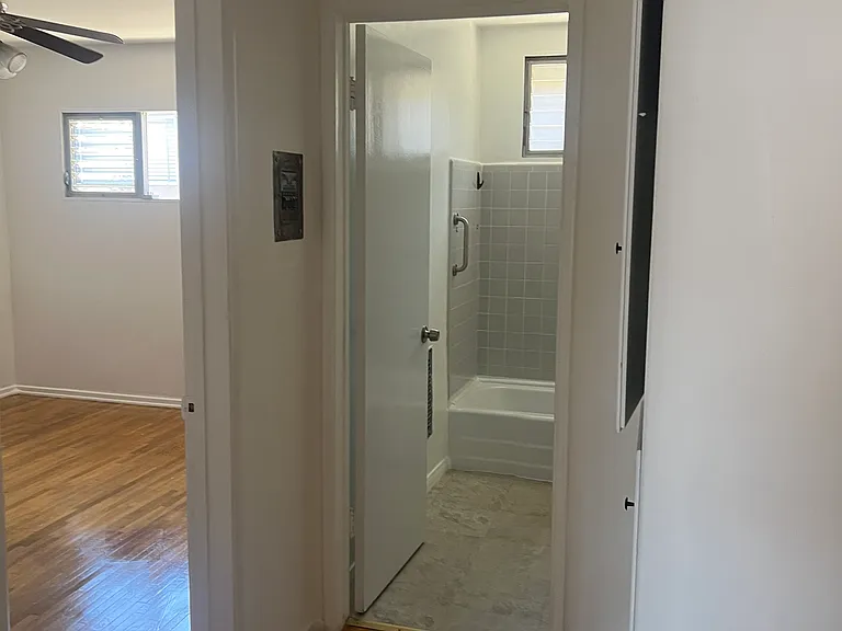 3426 Mentone Ave #7 — Photo 13