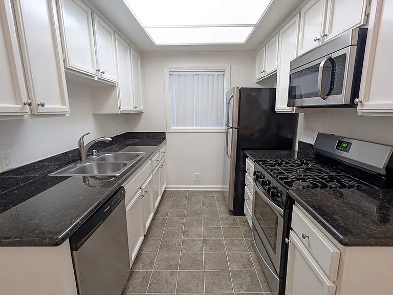 912 N Croft Ave #104 — Photo 7