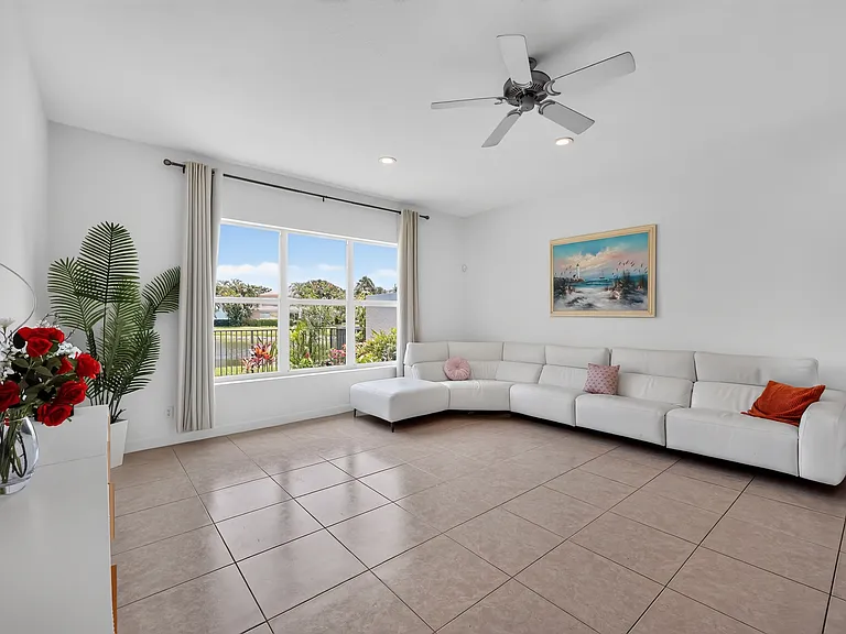 143 Isle Verde Way — Photo 9