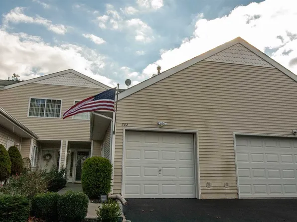 302 Prairie Ct, Manorville, NY 11949