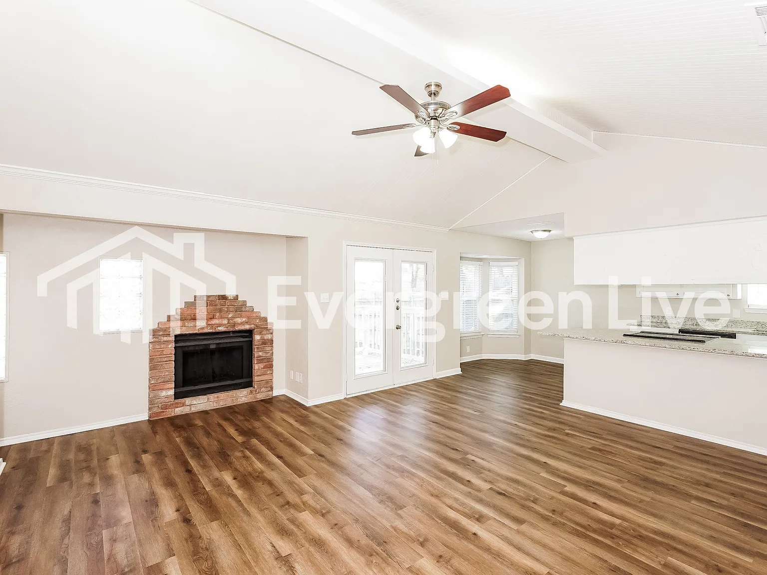 3 bed, 2.0 bath, 1292 sqft, $1,995 — Photo 4
