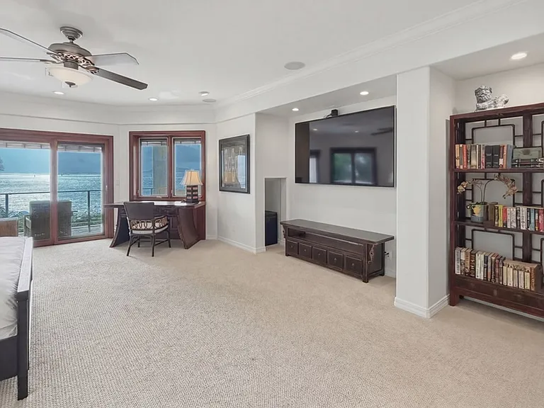 221 Portlock Rd — Photo 22