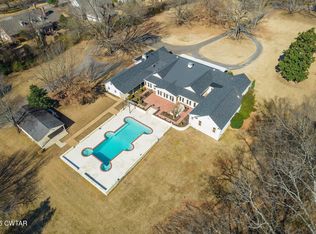 222 Country Club Ln, Jackson, TN 38305