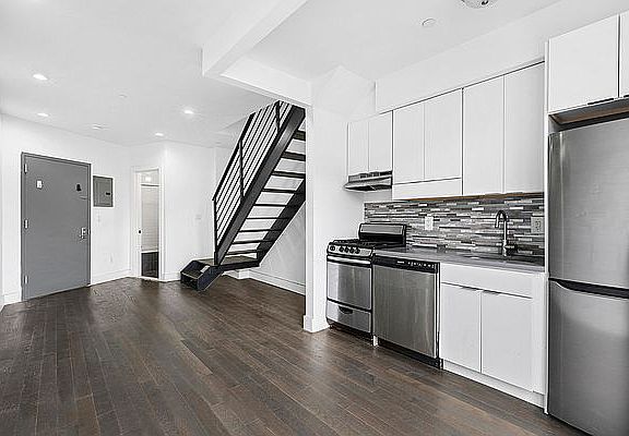 3rd image of 193 Chauncey St #4B