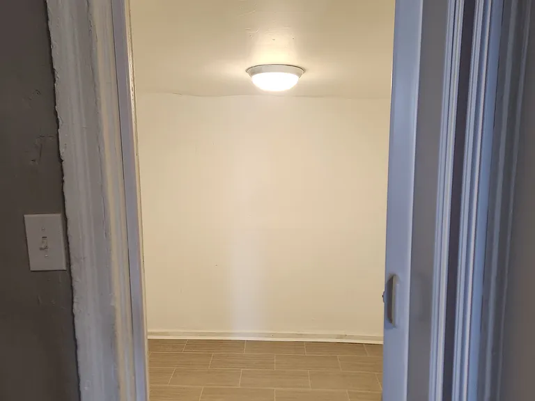 320 Wallace St — Photo 13