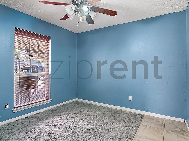 1218 W Donovan St — Photo 14