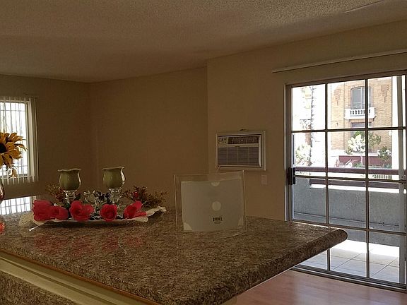 3rd image of 861 S Catalina St #8675707