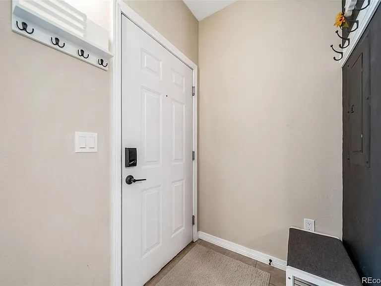 7292 S Blackhawk St #203 — Photo 3