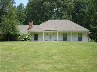 111 Country Hills Dr, Terry, MS 39170