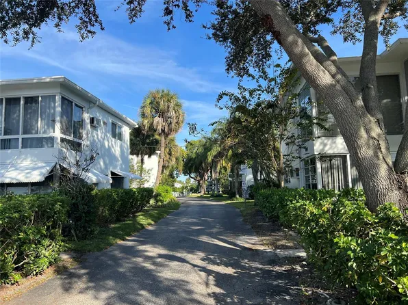 1015 SE 15th St APT 6D, Fort Lauderdale, FL 33316