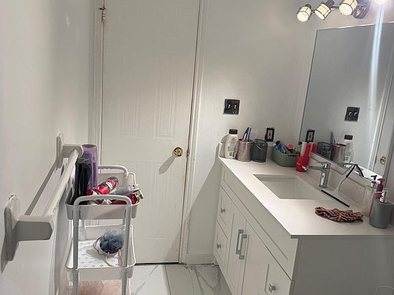 2nd image of 1138 Kipps Ln #10