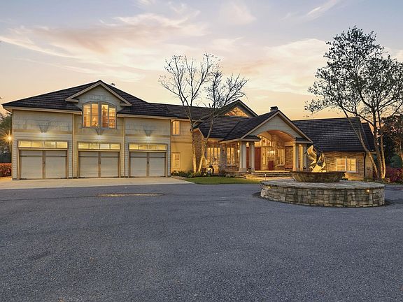 3rd image of 1046 Hollis Rd