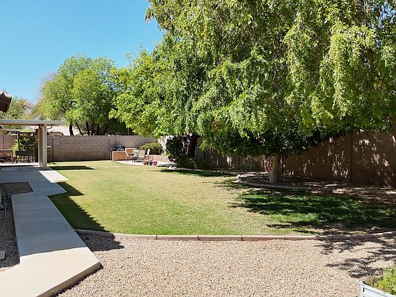 3rd image of 1062 E CANYON Way