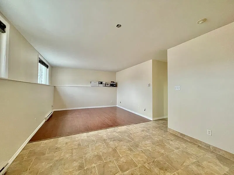 897 Notre Dame St Unit 11 — Photo 3