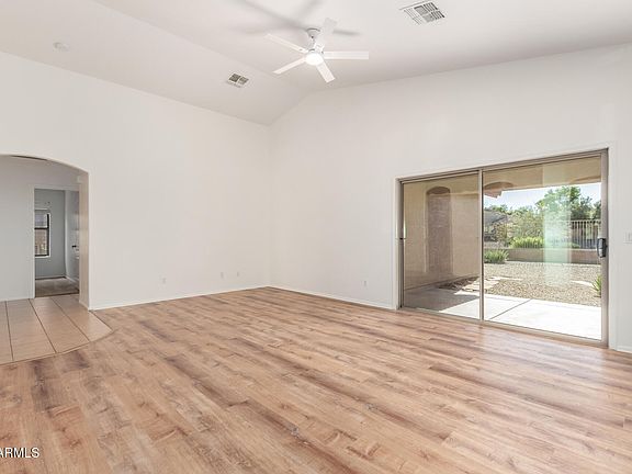 3rd image of 43941 W GRIFFIS Drive