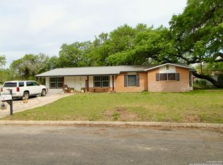 510 Hickory Hwy, Devine, TX 78016