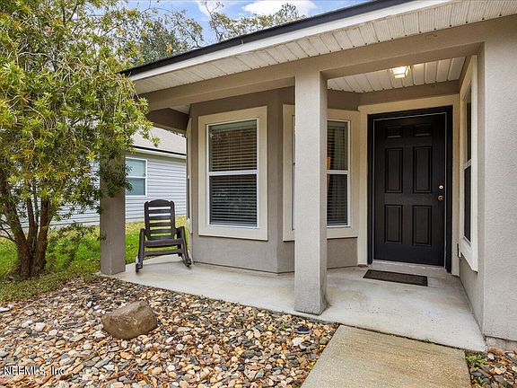 3rd image of 15831 DALLAS CREEK Court