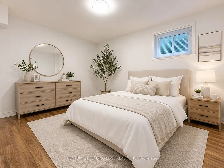 21 Colinayre Cres — Photo 6