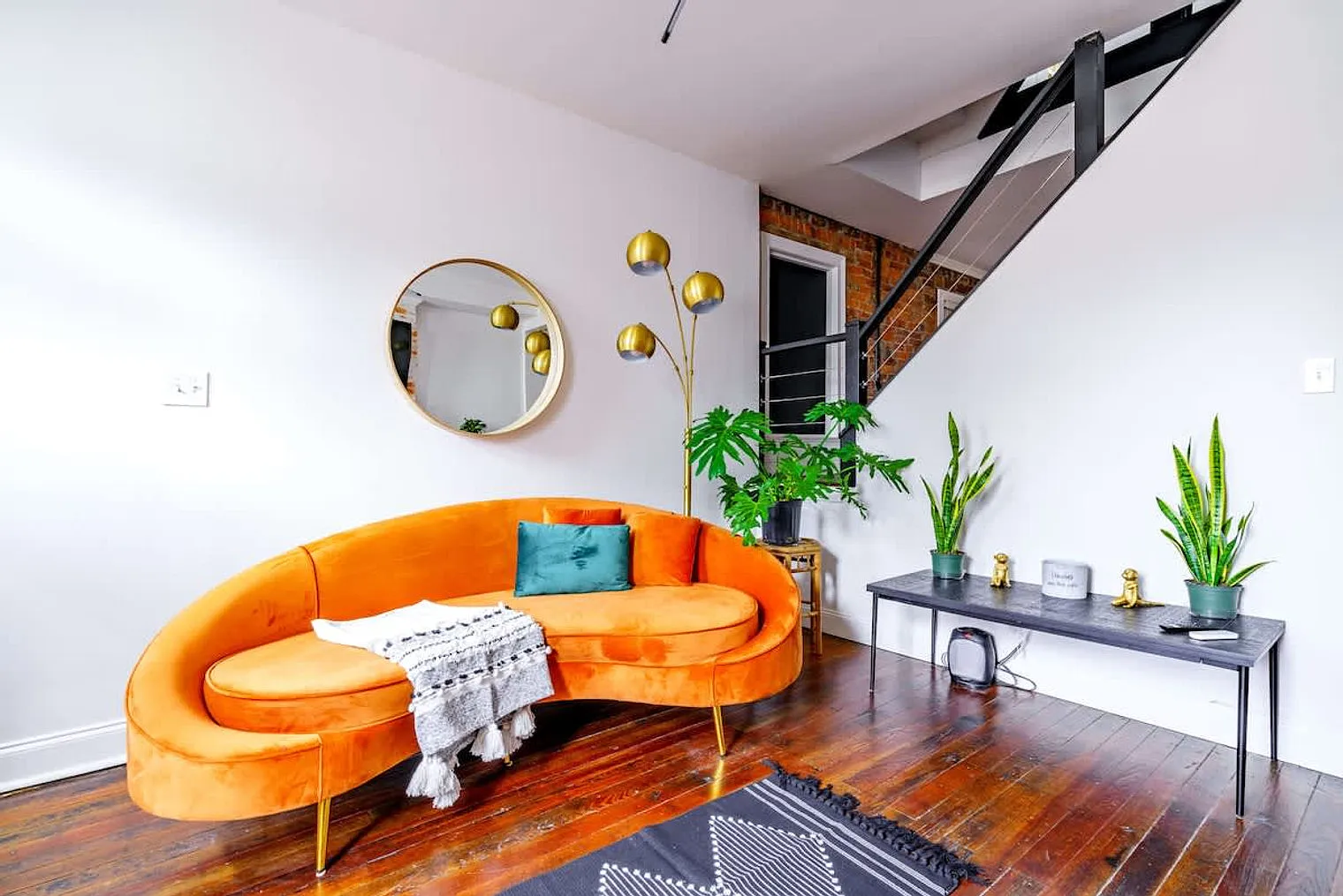 2 bed, 1.0 bath, 1496 sqft, $4,318 — Photo 3