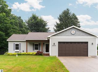 4800 Birdie Ln, Traverse City, MI 49685