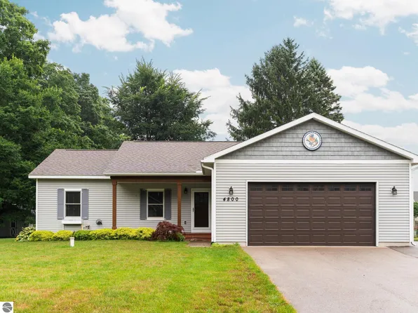 4800 Birdie Ln, Traverse City, MI 49685