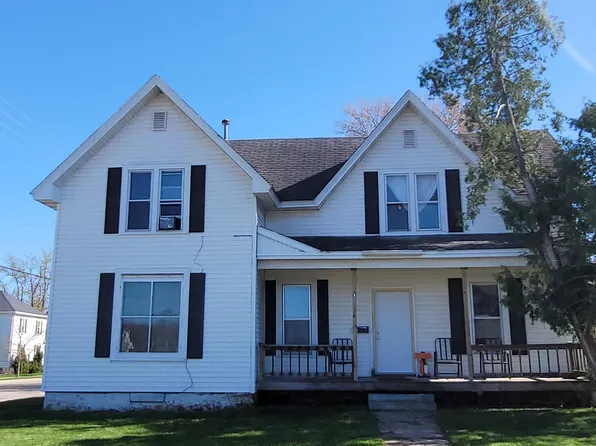 214 E Washington St, New London, WI 54961