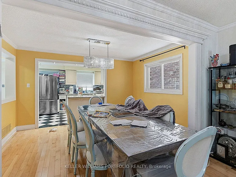 73 Jessica Gdns — Photo 8
