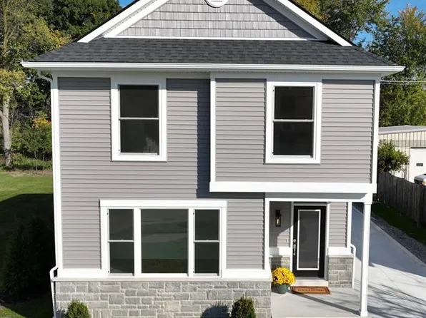 7748 Macomb St, Grosse Ile, MI 48138
