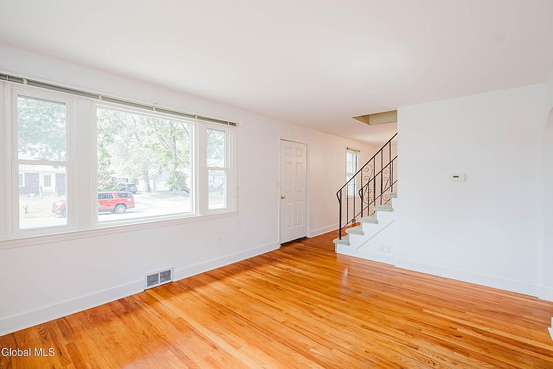 5th image of 13 Swayze Drive