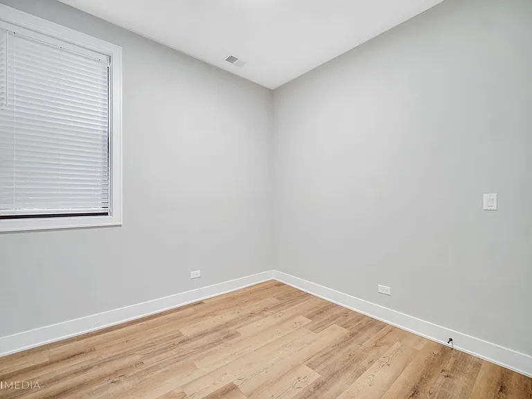 2735 W Polk St — Photo 10