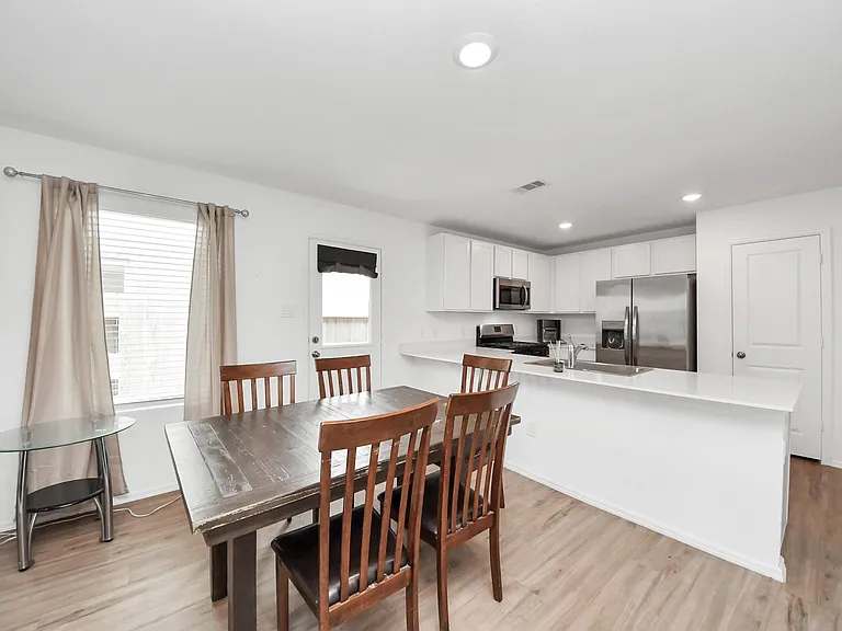 9206 Burnet Fields Dr — Photo 13