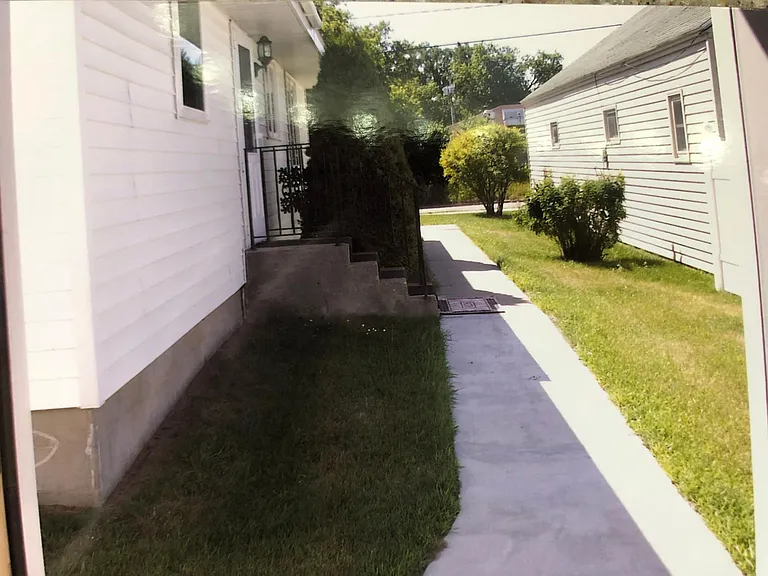 611 2nd St SE — Photo 5