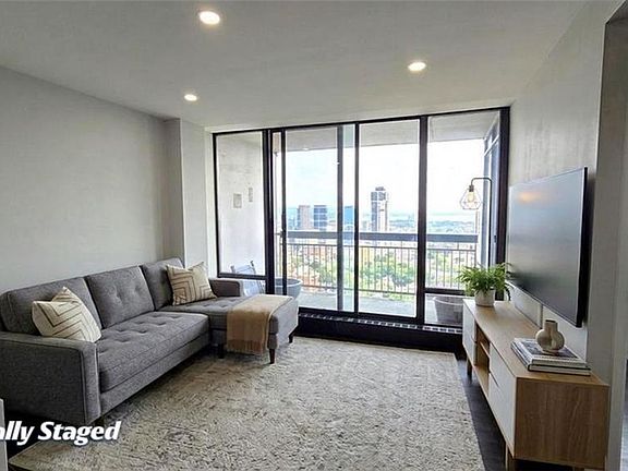 3rd image of 150 Charlton Ave E #3003