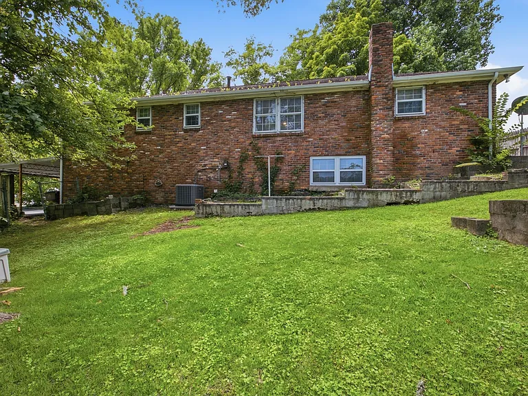 270 Richbriar Rd — Photo 10