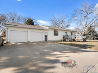 8 Anderson St, Vermillion, SD 57069