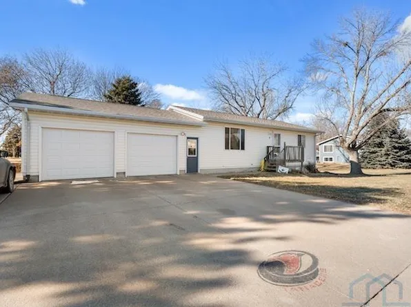 8 Anderson St, Vermillion, SD 57069