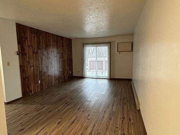 5th image of 671 24th St W APT 10