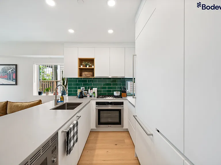 1660 E 5th Ave — Photo 9