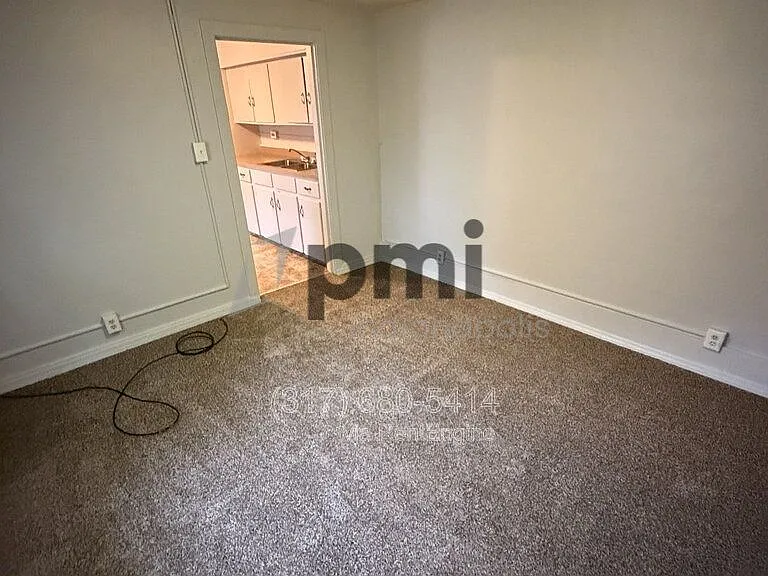 1311 E 11th St #4 — Photo 14