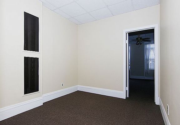 4th image of 20-23 Steinway St #2F
