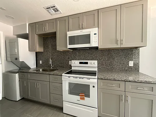 733 E Garfield St #2 Photo 1