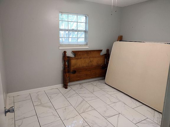 5th image of 219 N Betlinet Dr