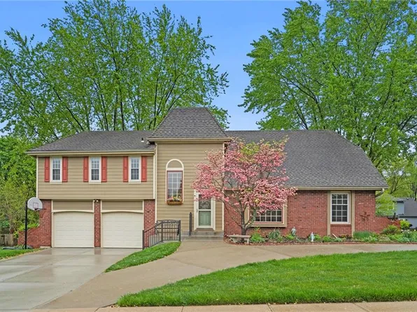 2201 W 119th St, Leawood, KS 66209